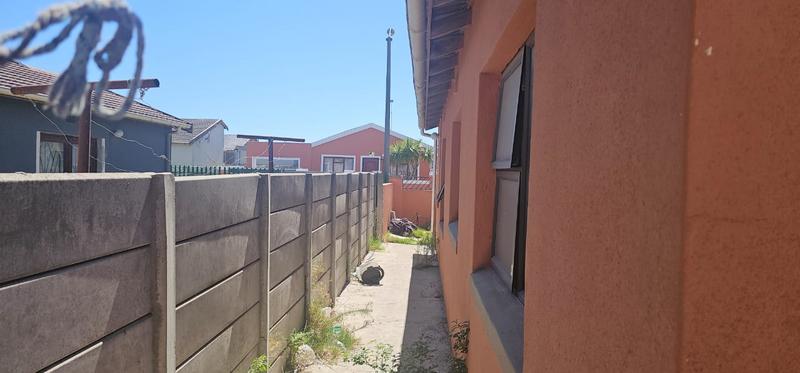 3 Bedroom Property for Sale in Browns Farm Western Cape